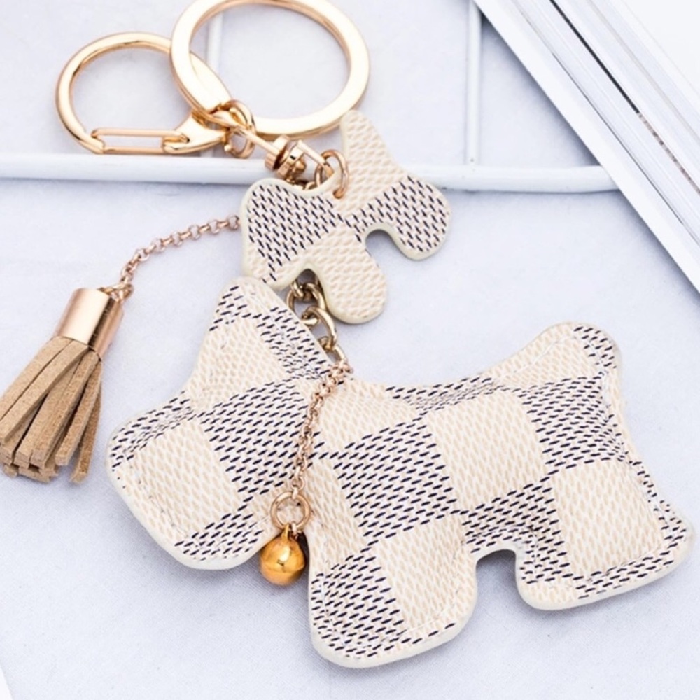 🐶 White Leather Dog Keychain 🐶 - Picture 4 of 6